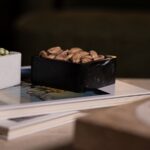 siyah mermer çerezlik modern bir salonda