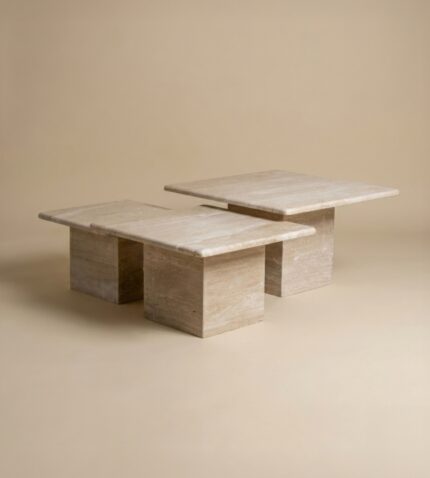 Doğal travertenden üretilmiş, üç parçalı modern tasarıma sahip traverten orta sehpa seti, minimalist ve zamansız form