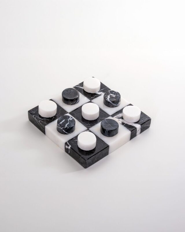 Modern tasarımlı Siyah Beyaz renkli mermer tic tac toe stüdyo görseli