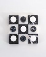 Modern tasarımlı Siyah Beyaz renkli mermer tic tac toe stüdyo görseli