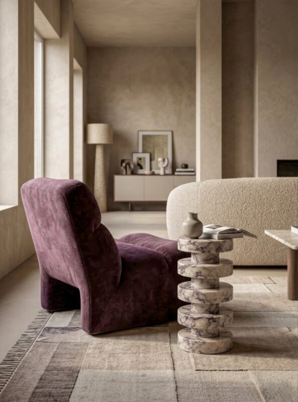 Modern yaşam alanında mor damarlı beyaz mermer yan sehpa modeli